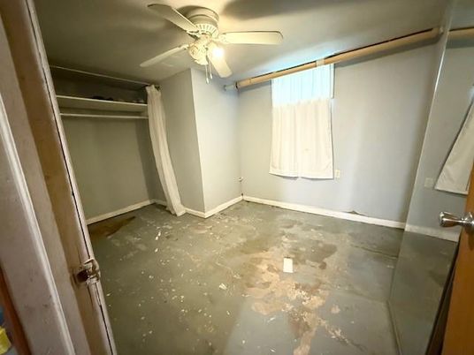 Empty room, Interior