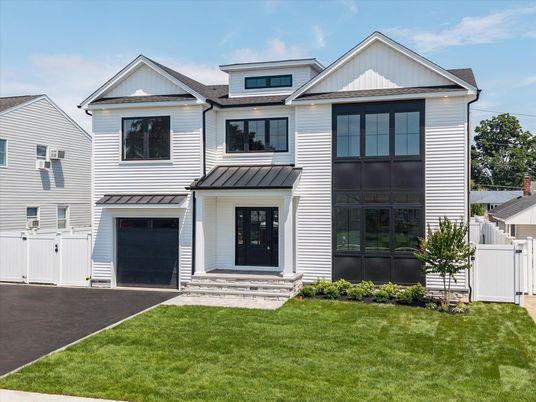 Attached, Exterior, Facade, Farmhouse