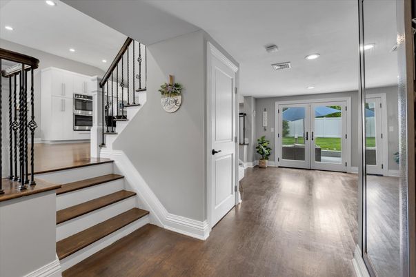Interior, Recessed Lighting, Wood Texture Flooring