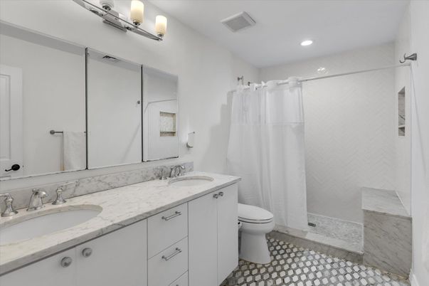 Bathroom, Dual Sink Vanities, Interior, Recessed Lighting