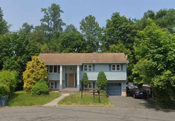 Attached, Exterior, Facade, Raised Ranch