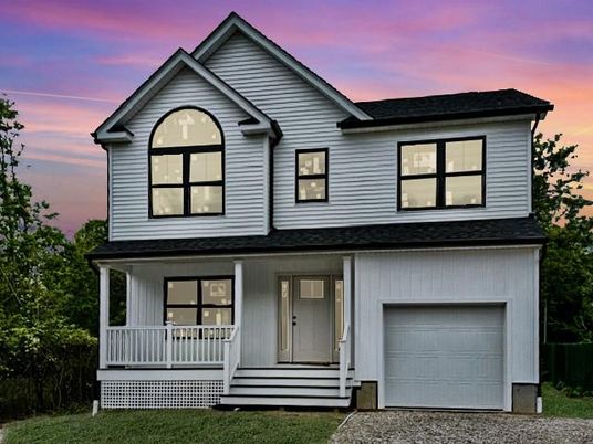 Attached, Exterior, Facade, Farmhouse