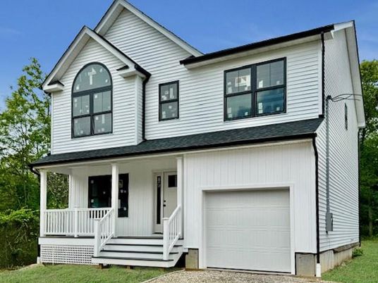 Attached, Exterior, Facade, Farmhouse