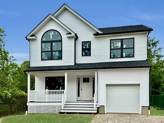 Attached, Exterior, Facade, Farmhouse