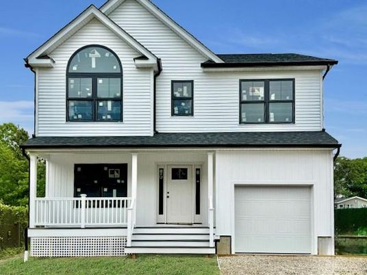 Attached, Exterior, Facade, Farmhouse