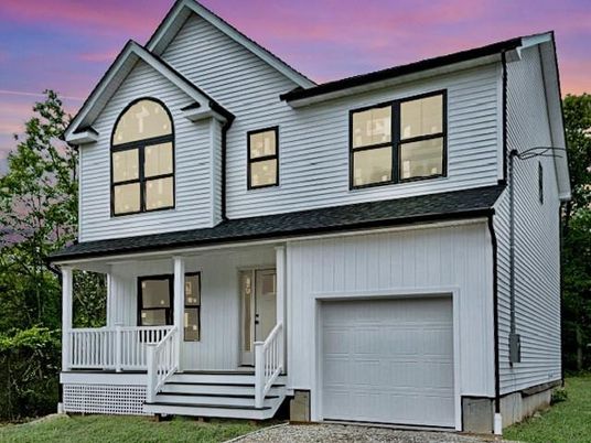 Attached, Exterior, Facade, Farmhouse