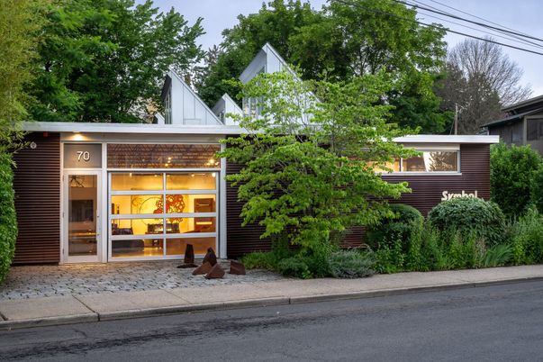 Exterior, Facade, Modern