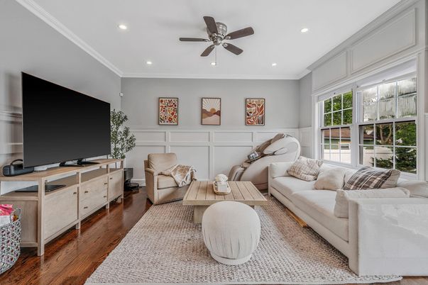 Interior, Living room, Recessed Lighting, Wood Texture Flooring