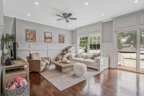 Interior, Living room, Recessed Lighting, Wood Texture Flooring