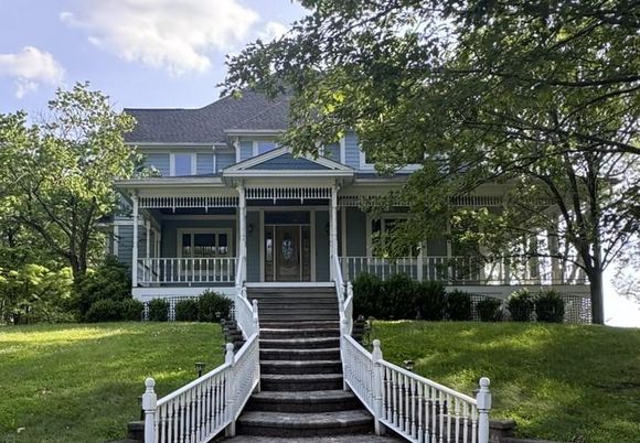 Backyard, Exterior, Facade, Queen Anne Victorian