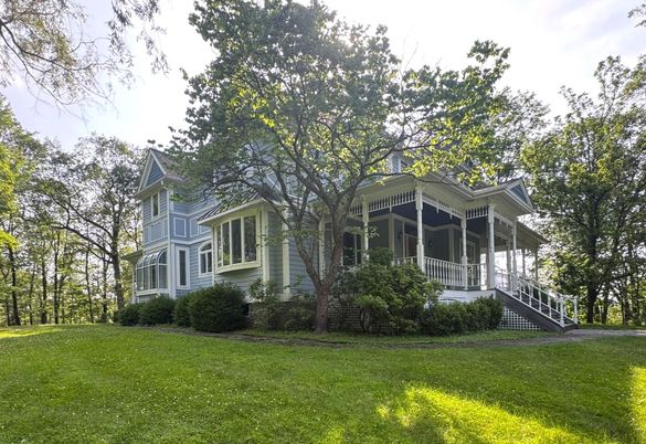 Backyard, Exterior, Facade, Queen Anne Victorian