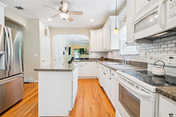 Interior, Kitchen, Pendant Lights, Recessed Lighting, Wood Texture Flooring