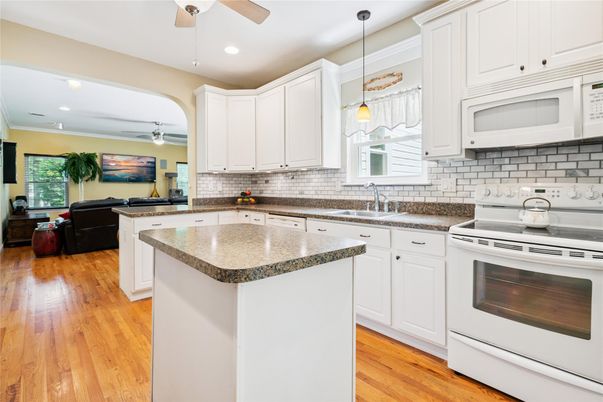 Interior, Kitchen, Living room, Pendant Lights, Recessed Lighting, Wood Texture Flooring