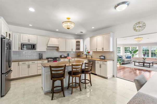 Chandelier, Interior, Kitchen, Living room, Recessed Lighting, Wood Texture Flooring