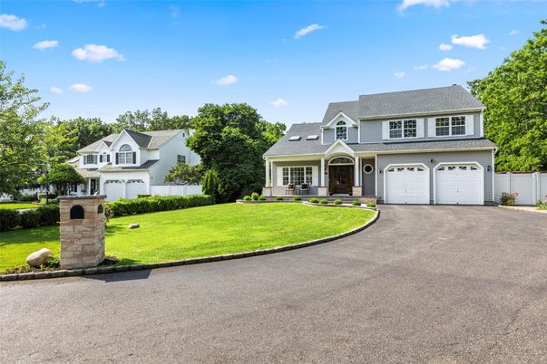 Attached, Exterior, Facade, Cape Cod