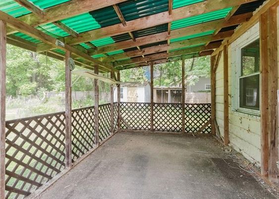 Exterior, Wooden Beams