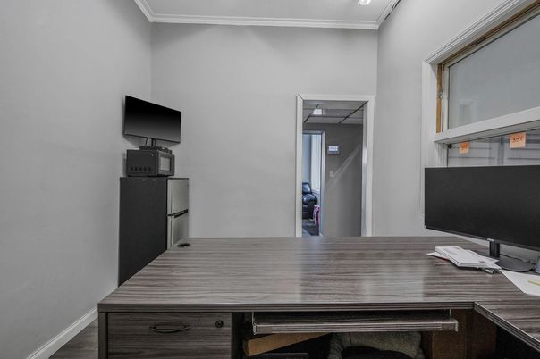 Home Office, Interior