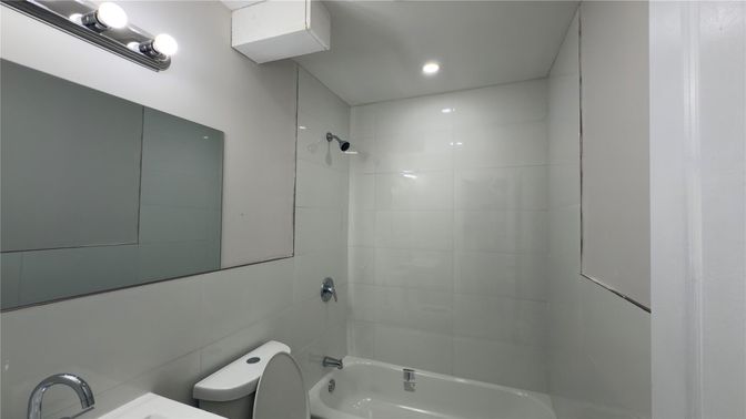 Bathroom, Interior, Recessed Lighting