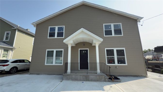 Exterior, Facade, Rowhouse