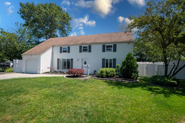 Attached, Backyard, Exterior, Facade, Georgian