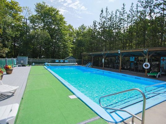 Exterior, Pool