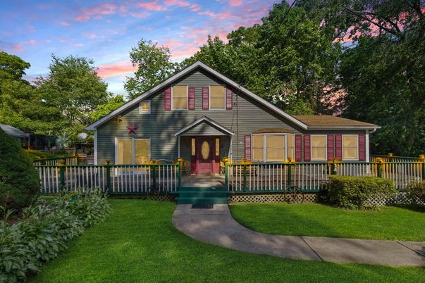 Backyard, Exterior, Facade, Queen Anne Victorian