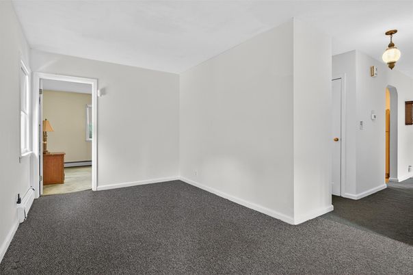Empty room, Interior, Pendant Lights