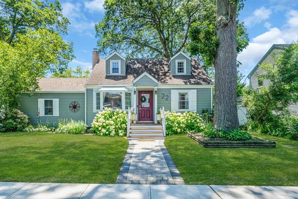 Exterior, Facade, Cape Cod