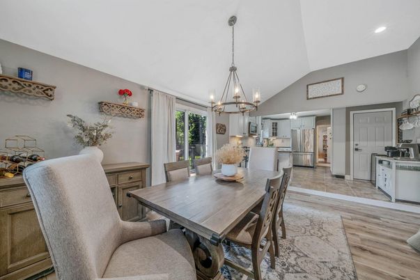 Chandelier, Dining room, Interior, Kitchen, Pendant Lights, Recessed Lighting, Wood Texture Flooring