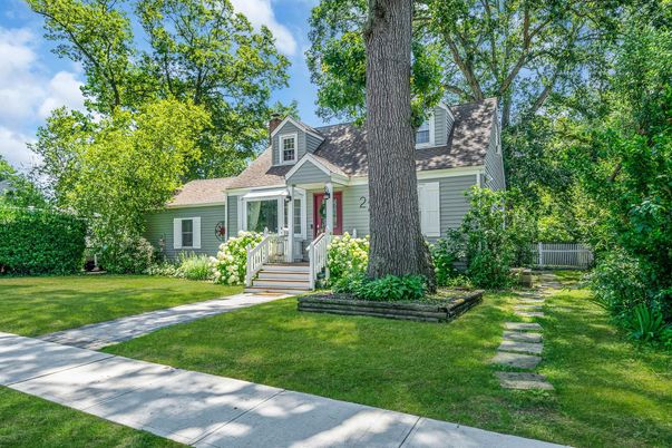 Exterior, Facade, Cape Cod