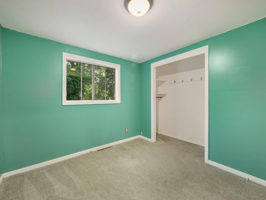 Empty room, Interior, Walk-in Closets