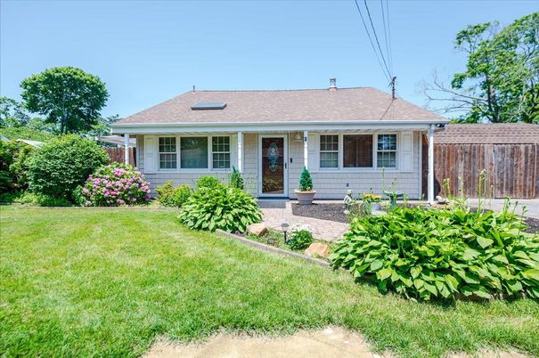 Backyard, Exterior, Facade, Cape Cod
