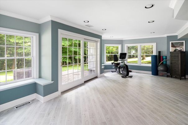 Fitness Equipment, Interior, Recessed Lighting, Wood Texture Flooring