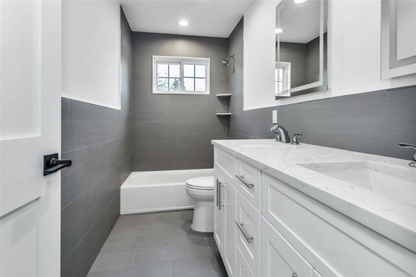 Bathroom, Dual Sink Vanities, Interior, Recessed Lighting