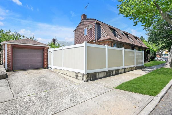Detached Garage, Exterior