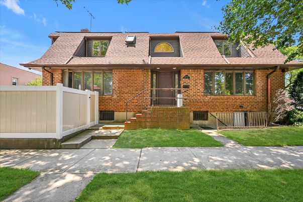 Exterior, Facade, Brick Facade, Cape Cod