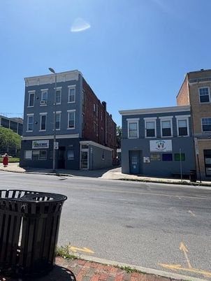 Exterior, Facade, Rowhouse