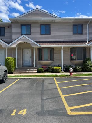 Exterior, Facade, Farmhouse