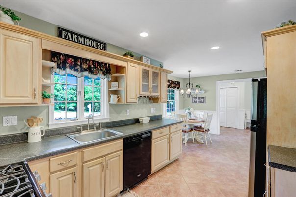 Chandelier, Dining room, Interior, Kitchen, Recessed Lighting