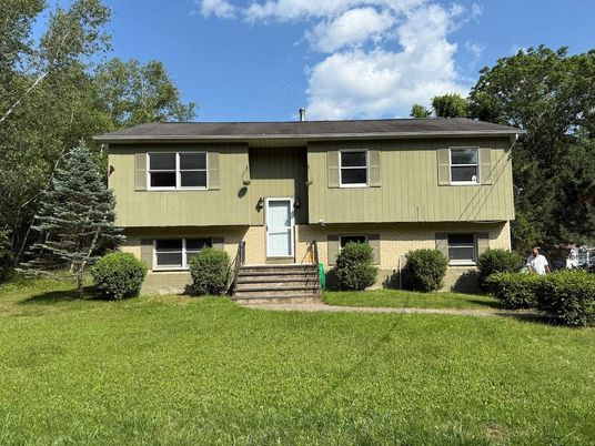 Attached, Exterior, Facade, Brick Facade, Raised Ranch