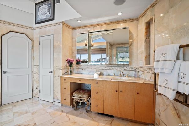 Bathroom, Interior, Recessed Lighting