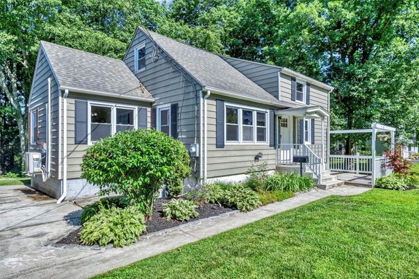 Exterior, Facade, Cape Cod