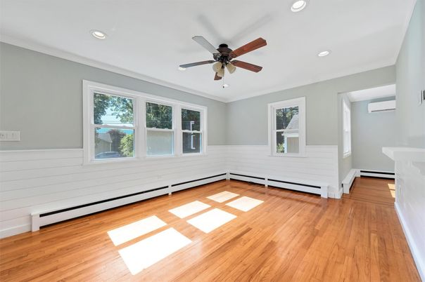 Empty room, Interior, Recessed Lighting, Wood Texture Flooring