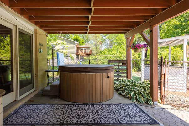 Exterior, Hot Tub