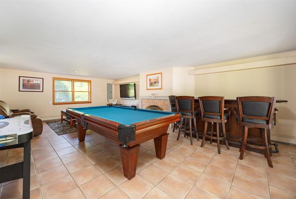Billiard Table, Game Room, Interior