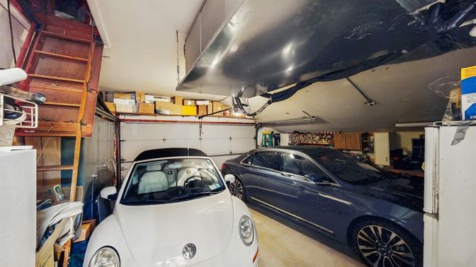 Garage, Interior