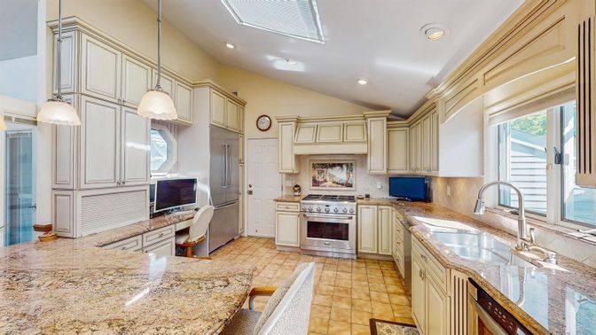 Interior, Kitchen, Pendant Lights, Recessed Lighting, Stainless Steel Appliances