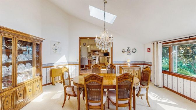 Chandelier, Dining room, Interior, Kitchen