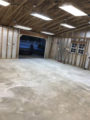 Garage, Interior, Wooden Beams