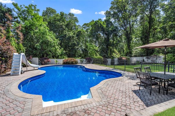 Exterior, Playground, Pool